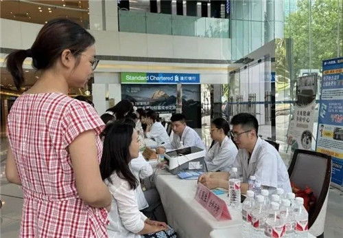 暖心速递 为外卖小哥送去的一份敬意与关怀