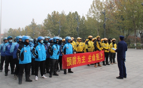 保定市白沟新城消防救援大队开展外卖骑手志愿服务活动